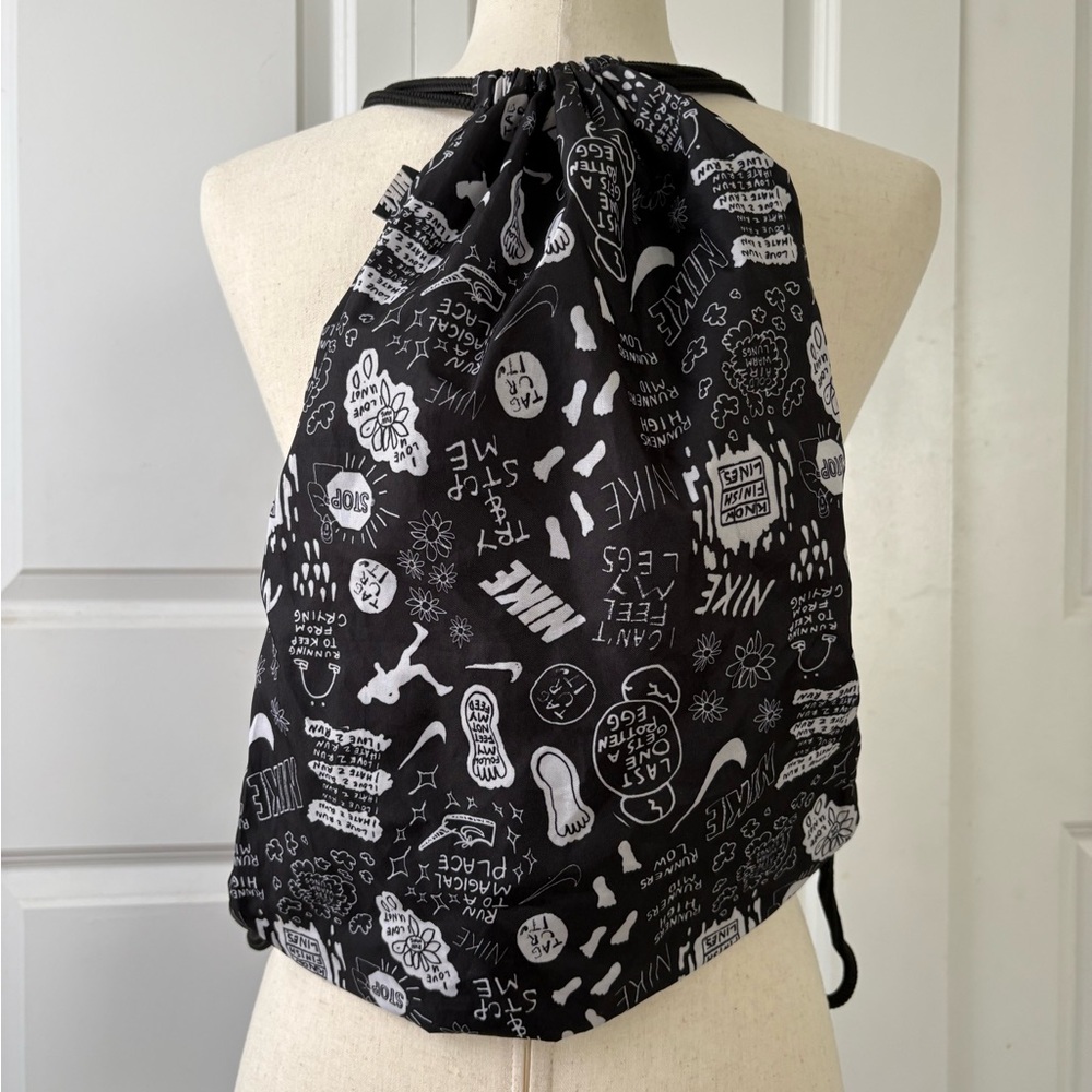Nike Black and White Drawstring Sports Bag